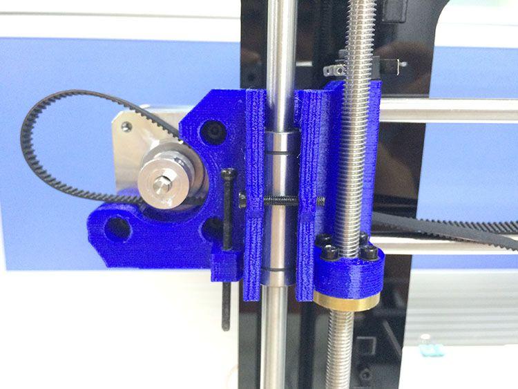 threaded rod of Z axis is vertical, and the X axis is horizontal, which is very important, or it will hinder the move of the Z axis. 9 Add the X-axis belt.