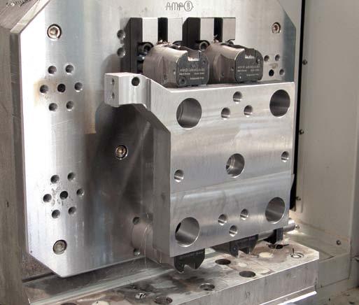 Advantage: - Simple use of the side clamp when clamping even across the groove - Increase in the workpiece mounting surface.