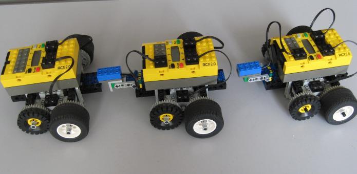 Follow the leader Task Levels: Level 1: Build and program a robot that can follow a leader robot as it go forwards in a straight line by at least 20cm and stops when the leader robot does so.