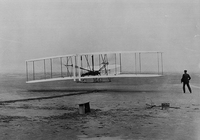 2.2. Control System Examples 15 Figure 2.4. Flight systems: (a) 1903 Wright Flyer, (b) X-29 forward swept wing aircraft, in 1987. X-29 photograph courtesy of NASA Dryden Flight Research Center.