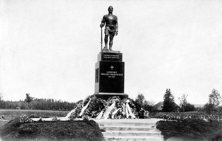 Pilistvere kihelkonna Vabadussõjas langenute monument 1931. aastal pärast avamist.