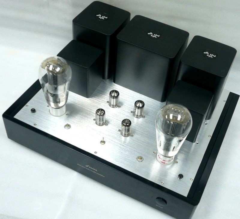 Ella offers the high resolution, powerful yet musical sound we are used to from a thoroughbred ultra-linear operated pentode/tetrode push-pull amplifier, such as found also in Amplifiers from ARC, CJ
