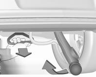 Conducerea şi utilizarea autovehiculului 241 Eliberaţi cuplajul sferic de tractare Aşezaţi/ascundeţi cuplajul sferic de tractare Trageţi maneta aflată în stânga plăcuţei de înmatriculare, sub