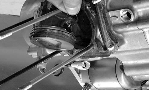 CAUTION Incorrect installation of the piston rings will result in engine damage. 1.