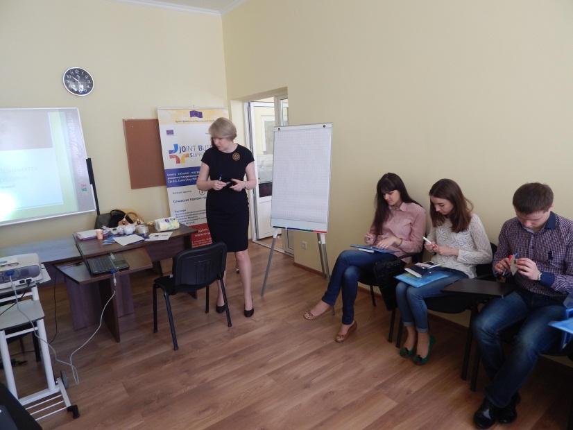 students simultaneous connection to the system; newsletter; allows students periodical examination through test taking; EN photo: training session Cernivtsi, (Ukraine) IV.
