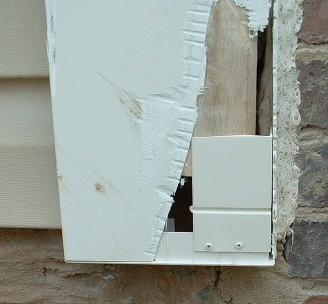 If it is necessary to replace APEX trim, the adjacent siding must be removed first as