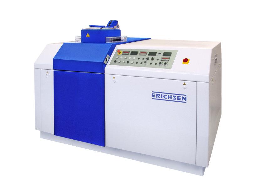 The machine is driven electro-hydraulically; the test sequence can be controlled either automatically or manually.