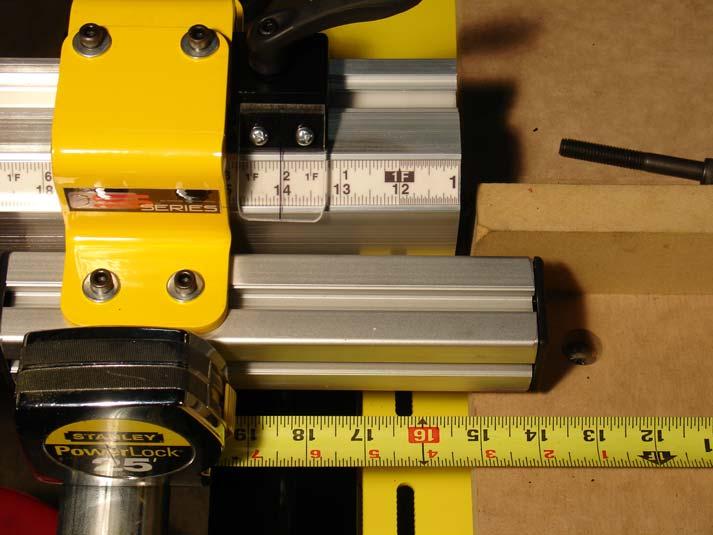 Adjus ng front extrusion sliding stops Item 1 To set the clearance between the stop and the blade simply set a tape measure against the blade and set the stop at 14 on the back stop tape.