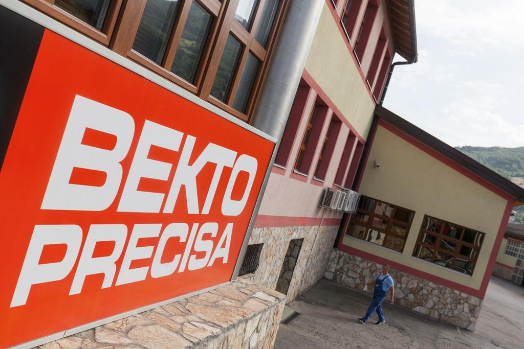 ABOUT COMPANY Bekto Precisa" is a family company with decades of business experience in the production of highly sophisticated industrial tools for plastic and non-ferrous metals, combinations of