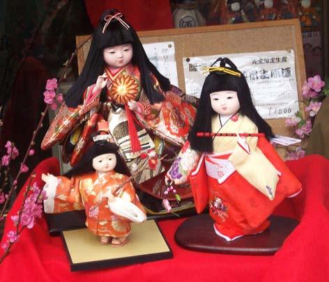 Kimonos for Your Own Dolls While the costume worn by the Empress is very elaborate, you can make a similar kimono for your own doll.