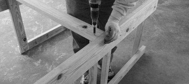 inset 1 ½" frm bth the frnt leg and back leg t allw fr the frnt and back tp stretchers (use a scrap blck f 2 x 4 and a framing square