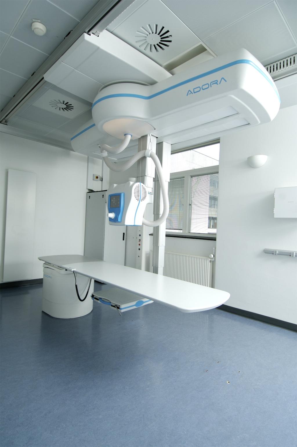 Positioner & patient table Ceiling suspended tube & detector Unit rotates around its center suspension axis Tracking mode or Individual positioning SID Range 30 200 cm Ceiling unit rotation +/- 180 o