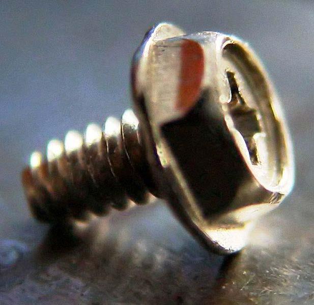 Combination flanged-hex/phillips-head screw used in computers Pan head A low disc with chamfered outer edge Button or dome head Cylindrical with a rounded top Round head A dome-shaped head used for