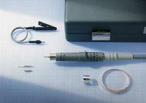RF Probe URV5-Z7 The RF probe is a universal tool for measuring RF voltages. The low input capacitance of 2.