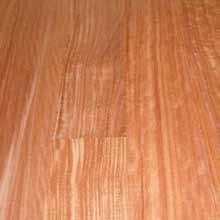 The heartwood consists of reddish brown deposits.