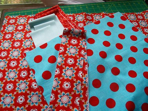 strips WOF Red Sugar Floral fabric DAUGHTER s Apron: Skirt: 18 ½ x 17 Red Sugar Floral fabric Top: cut 2 13 ½ x 10 Blue Sugar Dots fabric Bottom Ruffle: cut 2 3 (WOF width of fabric selvage to