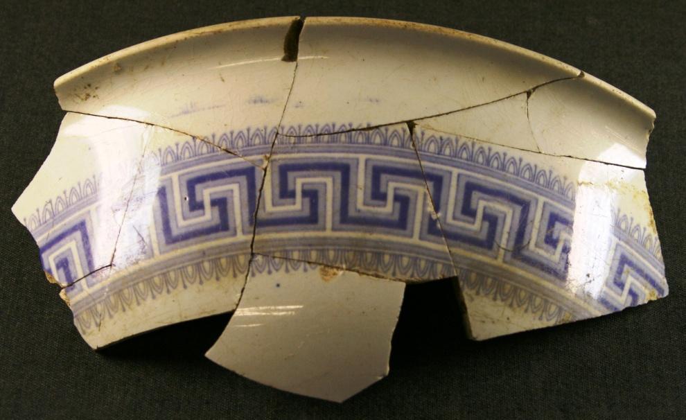 with broad, stylized Greek key transfer prints in shades of lilac and blue. (HMV. 140) (Includes 5 shards from context 021) Context Shards Forms C - Dia -- Height & S - Dia Pattern name Illus No G.