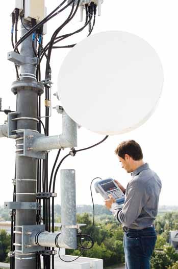 R&S FSH4/FSH8 Spectrum Analyzer Benefits and key features The R&S FSH4/FSH8 in operation during installation and maintenance of transmitter stations.