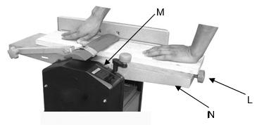 After lifting the lock lever the blade cover can be slide ways to set the required stock width for jointing. Push lock lever down to lock guard extrusion in position fig.7. fig.7 fig.8 7.6.