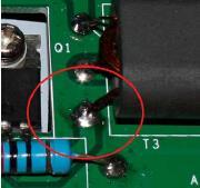 5. Install the completed circuit board on the heat sink, and solder the pins of the 3 TO-220 transistors to the board. Remove the board and solder the 3 W feedback resistors 6.
