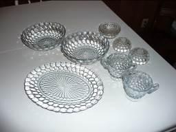 Bubble: service for 8 including 8-9 plates, 8 cereal bowls, 8 cups & saucers,