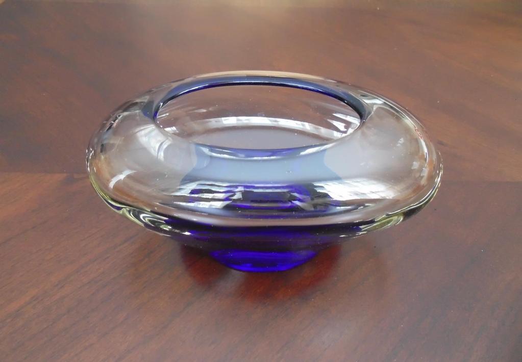 #16 Crystal Vase This beautiful short vase is transparent on top and deep blue in