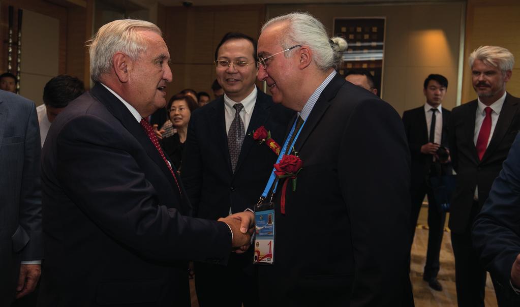 A warm handshake between the former Prime Minister Jean-Pierre Raffarin, Head of the French Delegation, and AAQIUS Chairman Stéphane Aver.