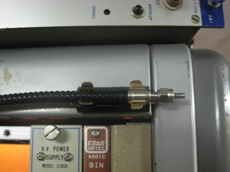 picture is the beam current meter. 9 With the optical fiber in the test position (fig.