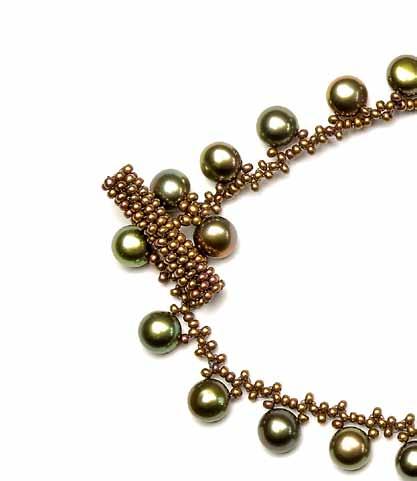 This elegant necklace combines tri stitch with quad stitch using bronze seed beads and gorgeous