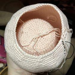Now rejoin on the other edge, crochet single crochet along the edge at the end of each rib, the "jar" points backwards.
