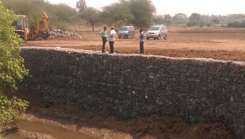 Gabion boxes and mattresses can be used as abutments and protective structure