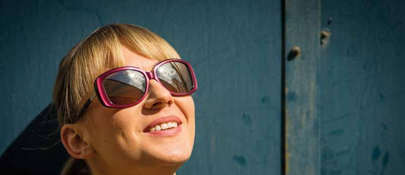 SPECIFIC SUN TREATMENTS TAKING PROTECTION TO THE HIGHEST LEVEL Essilor has developed two treatments specifically designed for sun lenses: Crizal Sun UV and Optifog Sun UV.
