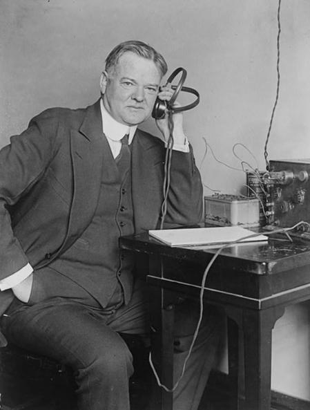 Two Landmark Cases 10 Hoover vs Intercity Radio, 1923 United States vs Zenith Radio, 1926 Department of Commerce has no authority to regulate licenses.