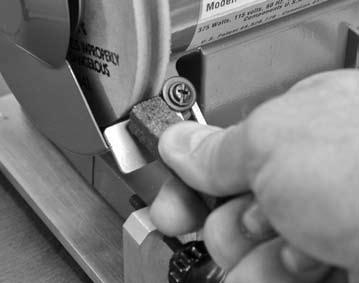 Never run the sharpener without covers installed. A new wheel must be allowed to run for at least one minute before using. Do not stand in front of sharpener during the first minute.