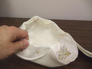 Now let's assemble the hat Mark the center of the inner curve of the brim by measuring and dividing by two.