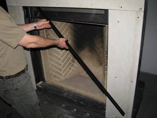 MAINTENANCE OF THE Step 5 Remove both firescreen rails from the guillotine bay.