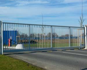 OPPIDUM sliding gate ATTRACTIVE, STYLISH DESIGN Innovative profiles and frame, posts complement AXIS fencing perfectly, rounded beam.