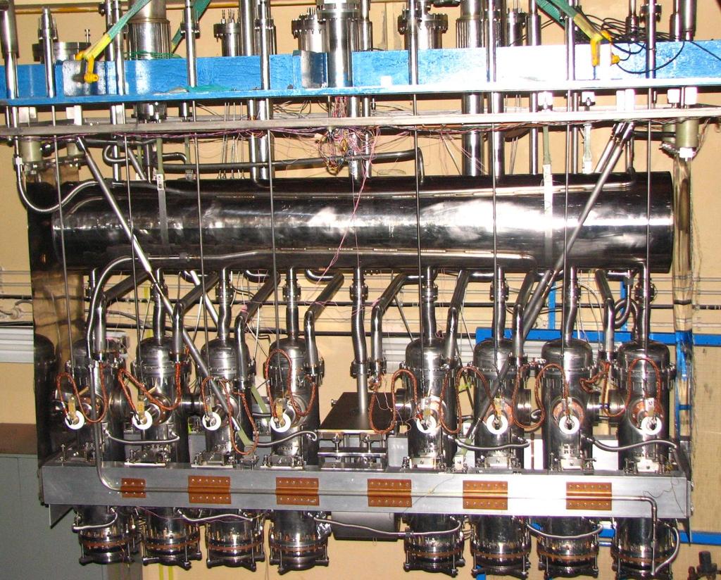 A complete Linac cryostat with eight resonators and a solenoid magnet Solenoid