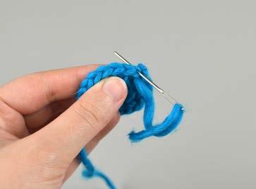 Thread the end of the freshly cut yarn with a