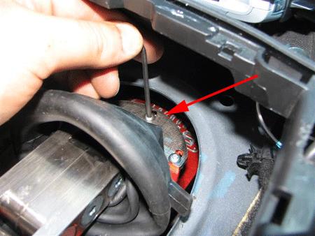 Stage 4 - Adjustment of positive stops Step 24: Using a 2.5mm allen key, loosen up the three bolts holding the front and rear positive stops.