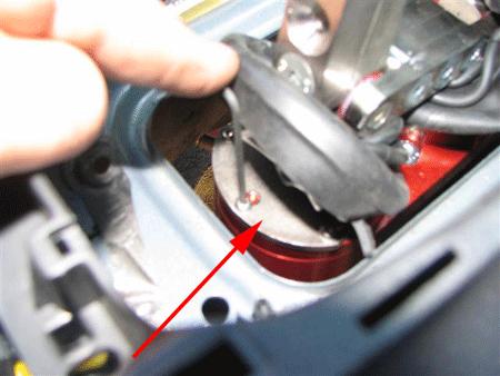 Selecting third gear, slide the front positive stop back to just touch the front shaft, and then allow around 0.5mm gap between it and the shaft.