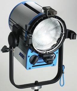 Location Fresnel Lamphead, manual, blue/silver with Schuko plug T2 2000W Location Fresnel Lamphead, manual, black with Schuko plug All the above are supplied with four leaf barndoor and filter frame.