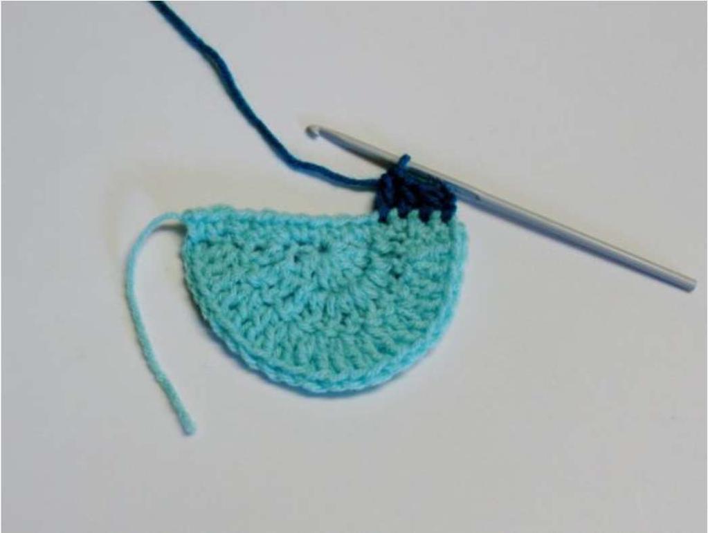 Shoe tongue: Row 1: Insert the contrasting yarn color in 1st sc of the semi-circle, ch