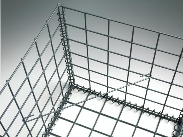 Timbers or scaffold tubes can be temporarily wired to the face externally to act as a brace to prevent bulging.