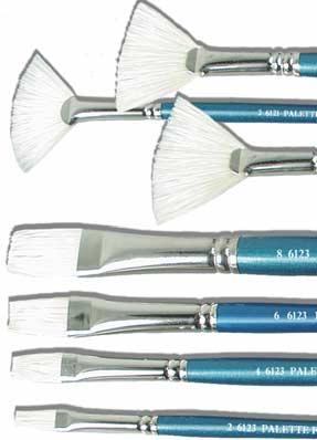 PALETTE WHITE BY MARX C B The Palette White is an inexpensive white hog bristle brush.