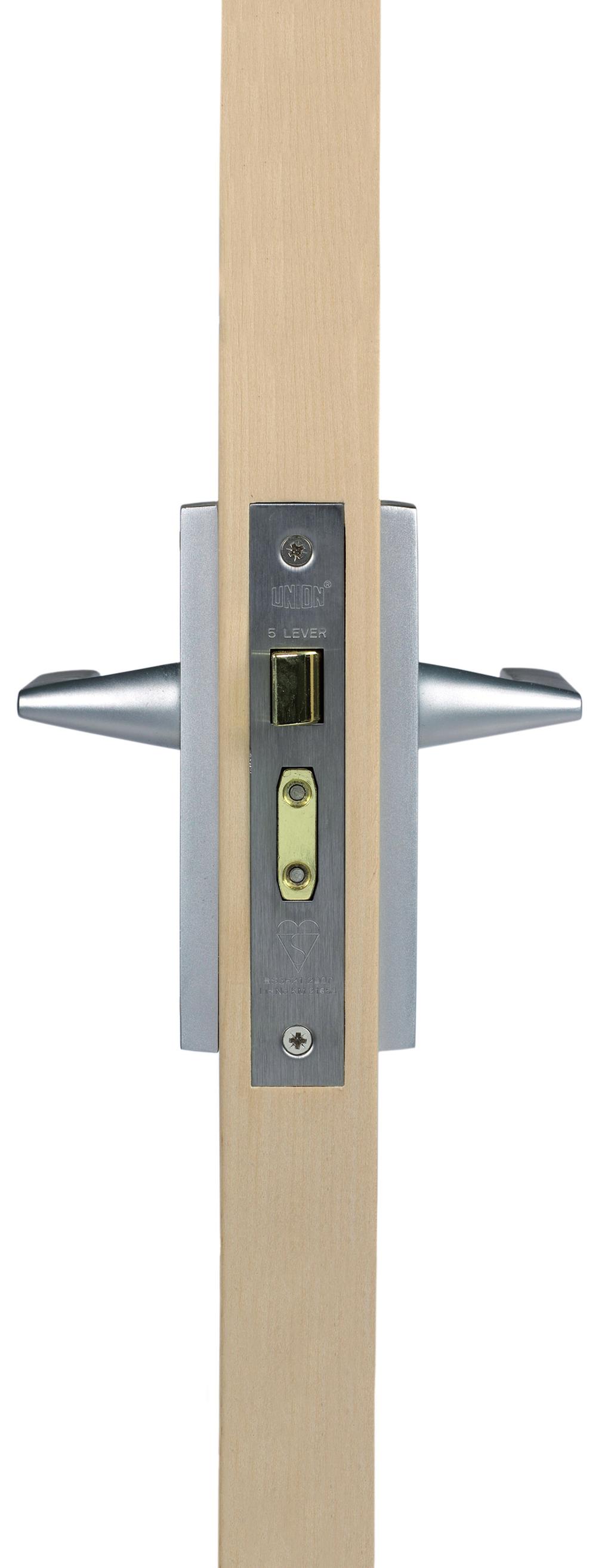 Technical Data Product Names StrongBOLT 2100S BS 5 Lever Deadlock StrongBOLT 2200S BS 5 Lever Sash lock Application For timber doors hinged on the left or right Keys suitable for doors up to 54mm
