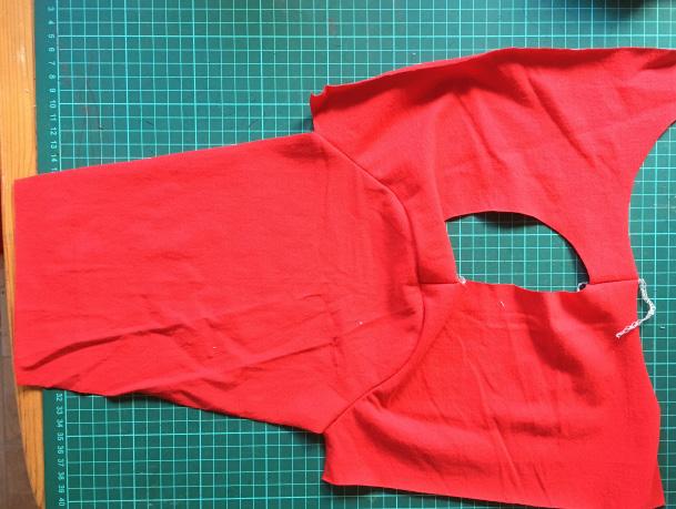 50/50 dress Sleeves After sewing shoulders and adding neck binding it is time to add sleeves.