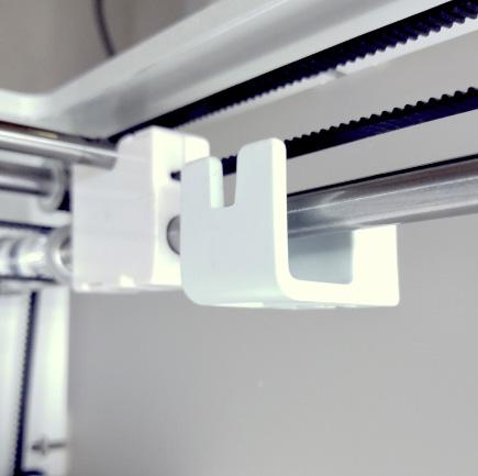 The Ultimaker 3 does this by moving the print head towards the switch bay, which places the lifting switch to the front or back.