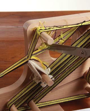 28 29 Stop weaving when you can t weave any longer because the knots in the warp are close to the leashes.