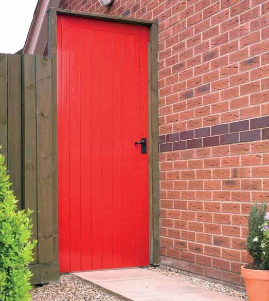 FL&B This versatile door is an ideal choice for entrances to the garden and outbuildings.